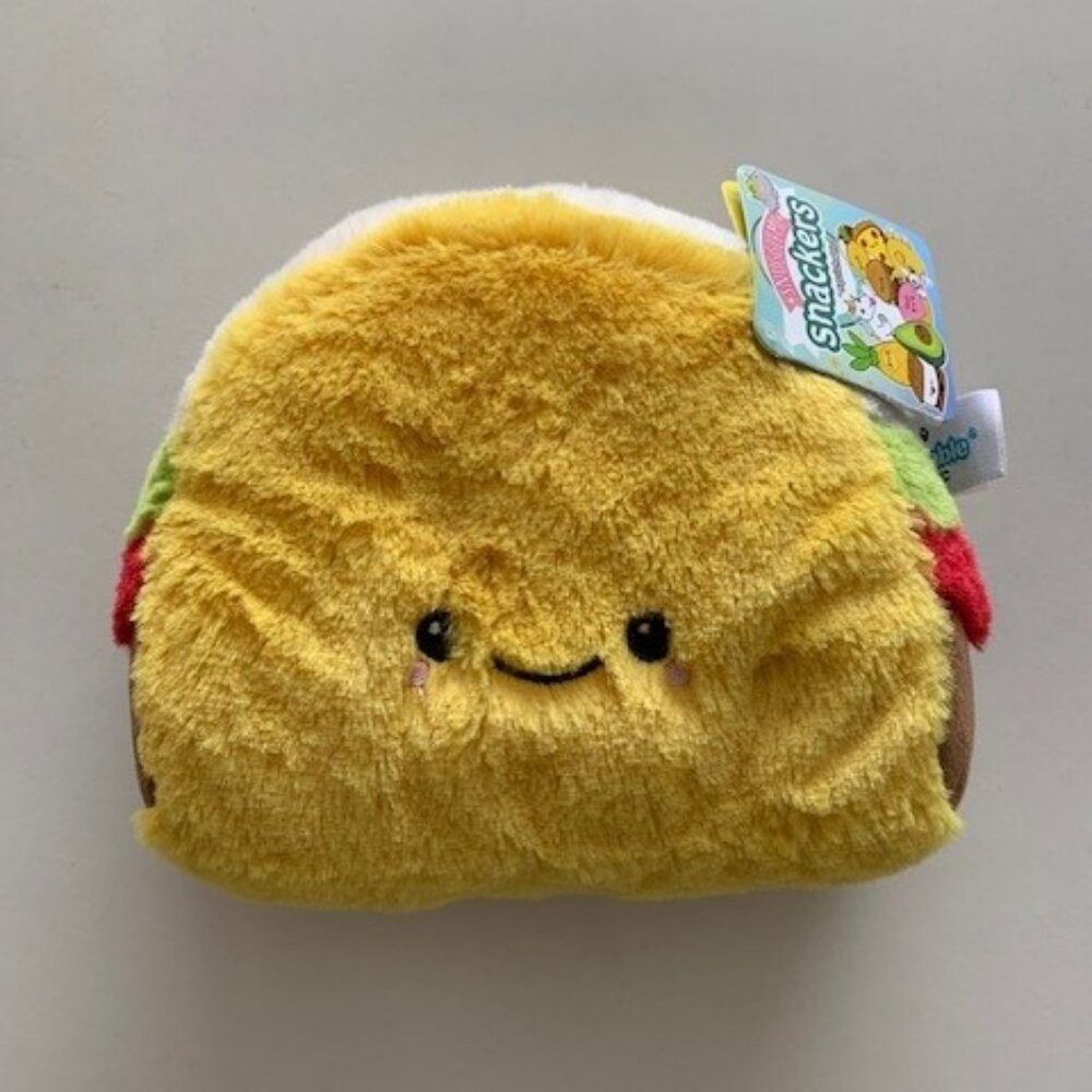 NWT 🌮Squishable Taco - Snugglemi Snackers Series